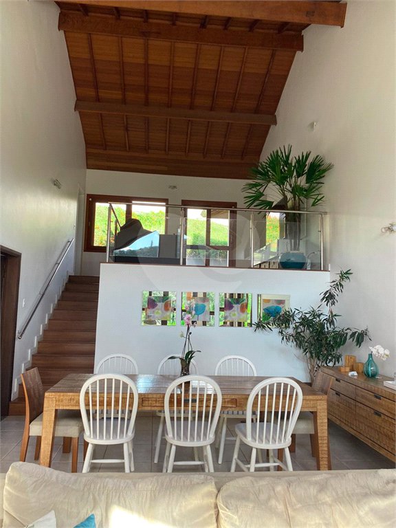 Casa à venda com 4 quartos, sendo 2 suítes, no condomínio Suíça da Cantareira, Mairiporã - SP