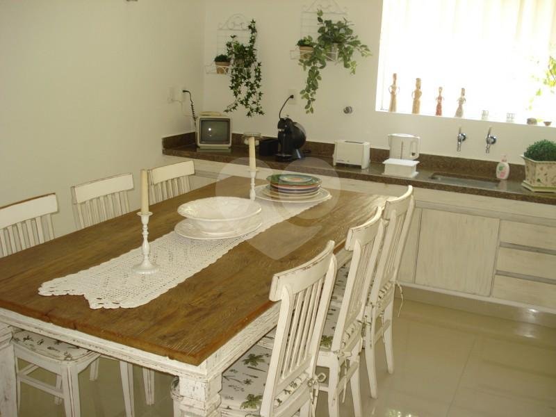 Sobrado à venda com 4 quartos, sendo 2 suítes,  em Fazenda Morumbi, São Paulo, SP