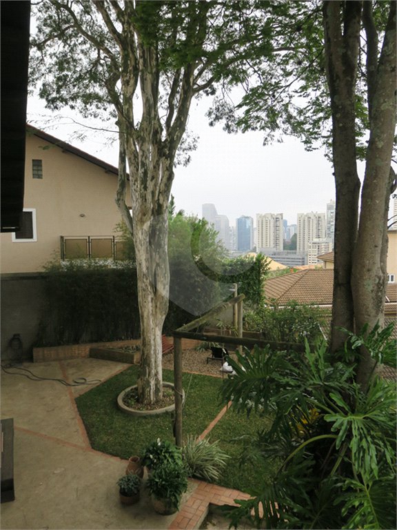 Sobrado à venda com 5 quartos, sendo 4 suítes,  em Jardim Panorama, São Paulo, SP