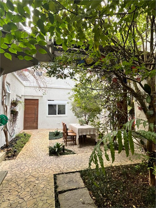 Sobrado à venda com 5 quartos, sendo 2 suítes, em Alto da Boa Vista, São Paulo, SP