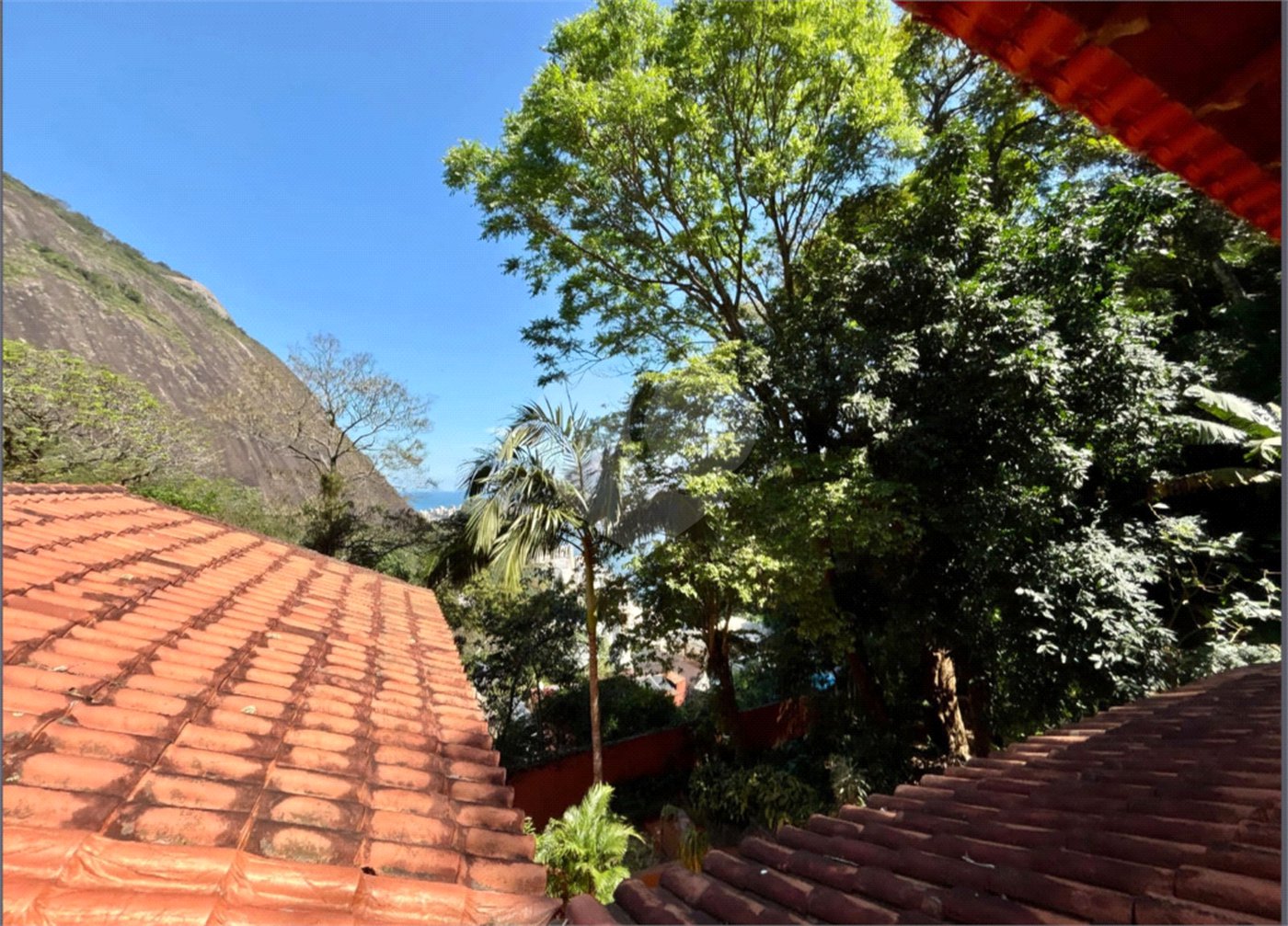 Casa à venda com 4 quartos, sendo 1 suíte, em Lagoa, Rio de Janeiro, RJ