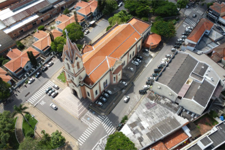 Casa à venda com 4 quartos, sendo 1 suíte, em Jardim Celani, Salto, SP