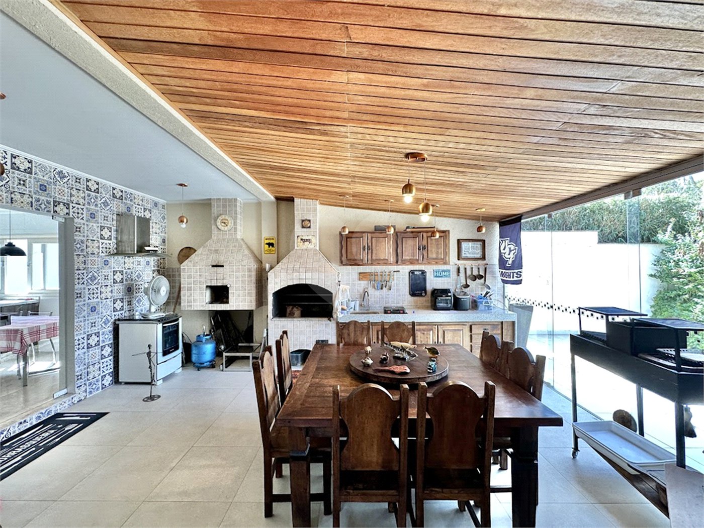Casa à venda com 4 quartos, sendo 2 suítes,  no condomínio Granja Vianna II, Cotia - SP