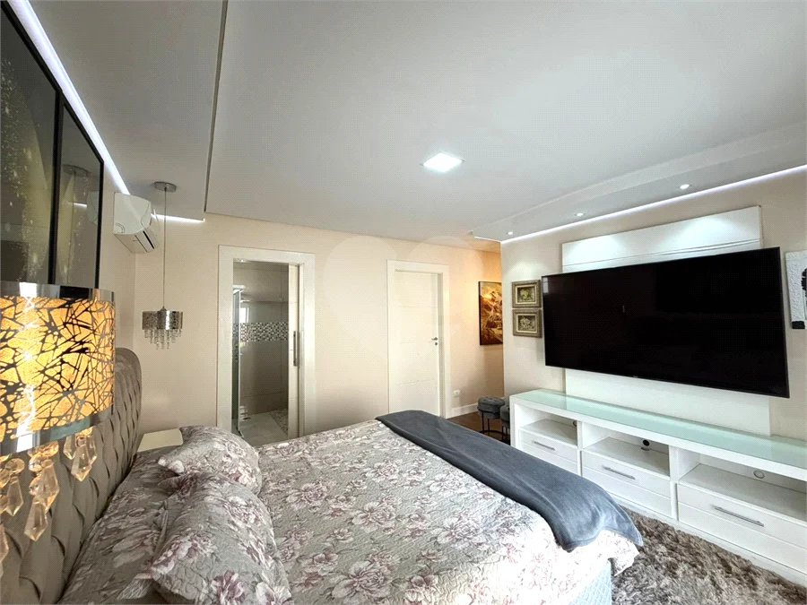Casa Térrea de Alto Padrão à Venda no Bolsão de Interlagos