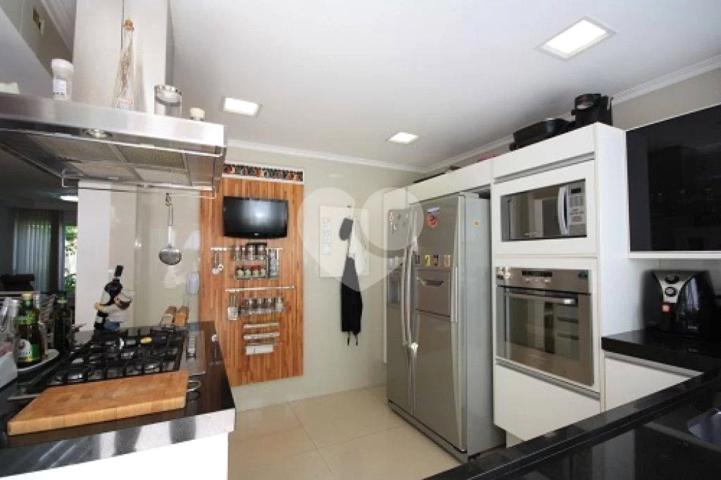 Casa à venda com 4 quartos, sendo 2 suítes, no condomínio Melbourne Residence, São Paulo - SP