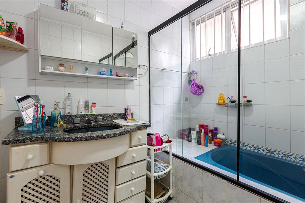 Sobrado à venda com 4 quartos, sendo 2 suítes,  em Vila Madalena, São Paulo, SP