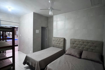 Casa à venda com 8 quartos, sendo 2 suítes, em Flórida, Praia Grande, SP