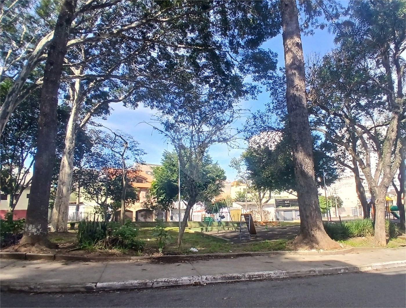 Casa à venda com 1 quarto no condomínio Sintra, São Paulo - SP