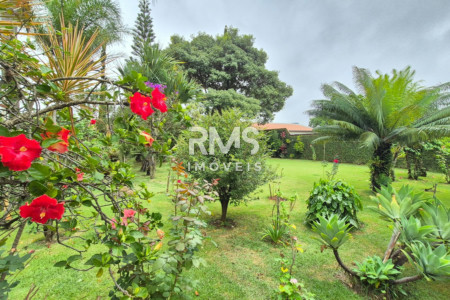 Casa à venda com 4 quartos, sendo 1 suíte,  em Villarejo Sopé da Serra (Vilarejo), Cabreúva, SP