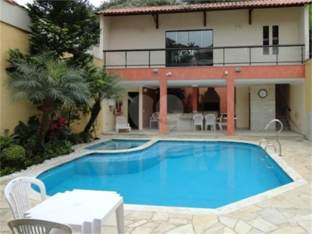 Sobrado à venda com 6 quartos, sendo 2 suítes,  em Horto Florestal, São Paulo, SP