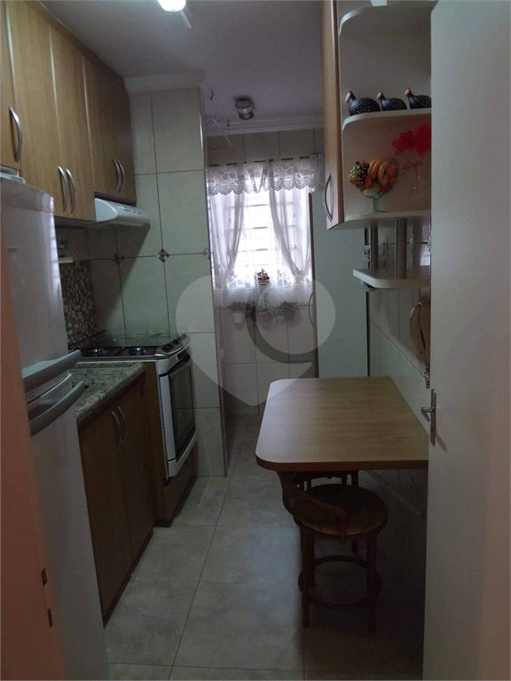 Apartamento no Condomínio Residencial Ipê I .