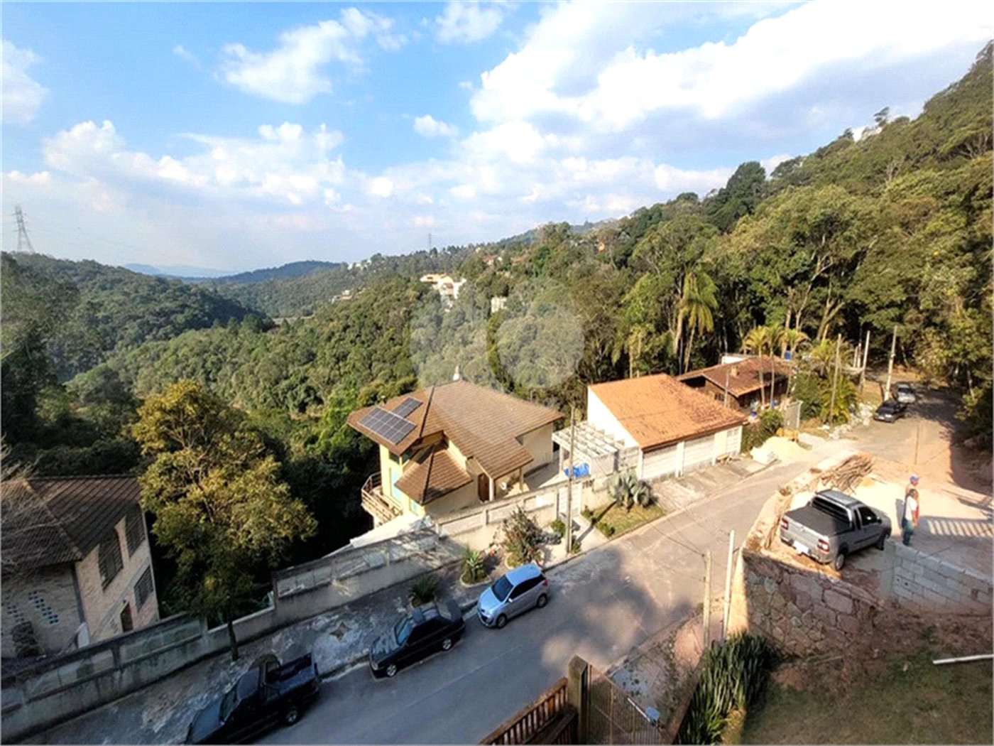 Casa à venda com 4 quartos, sendo 1 suíte, no condomínio Alpes da Cantareira, Mairiporã - SP