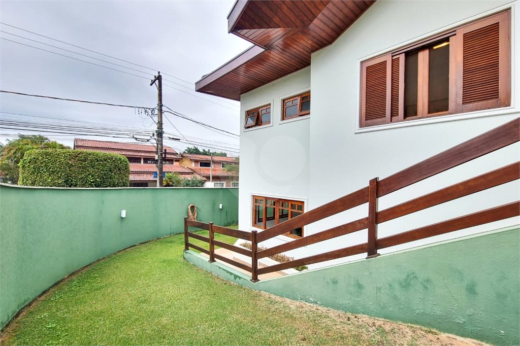 Casa à venda com 4 quartos, sendo 3 suítes, no condomínio Morada da Serra, São José dos Campos - SP