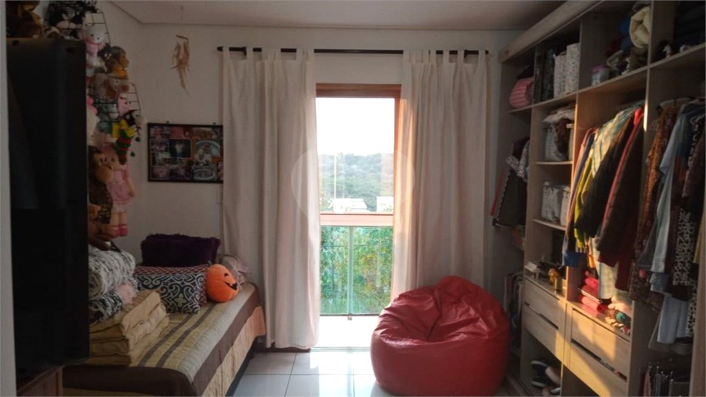 Casa à venda com 3 quartos, sendo 1 suíte, no condomínio Alcides Moreira, São Paulo - SP