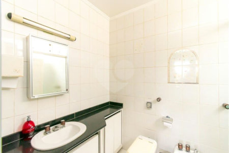 Casa à venda com 8 quartos, sendo 2 suítes, em Indianópolis, São Paulo, SP