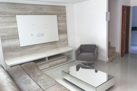 Casa à venda com 3 quartos, sendo 1 suíte, no condomínio Parque Vitória, São Paulo - SP