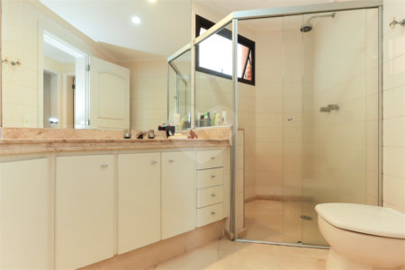 Apartamento à venda com 3 quartos, sendo 2 suítes, em Campo Belo, São Paulo, SP