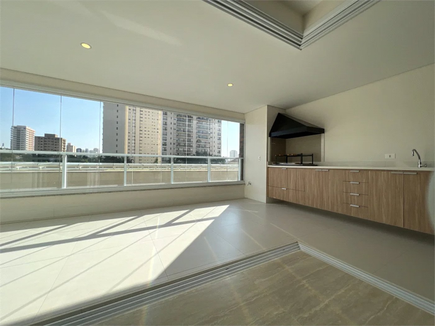 Apartamento à venda com 3 suítes em Vila Romana, São Paulo, SP