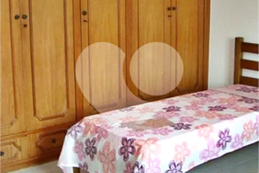 Sobrado à venda com 6 quartos, sendo 3 suítes, em Horto, São Paulo, SP