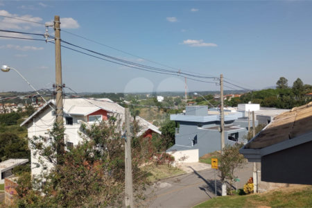 Casa à venda com 3 suítes no condomínio Picollo, Louveira - SP