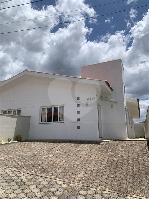 Casa 3 dormitórios - Condomínio MARF III - Bom Jesus dos Perdões