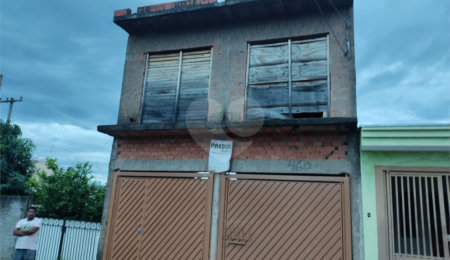 Casa à venda com 4 quartos, sendo 1 suíte,  em Jardim Social Presidente Collor, São Carlos, SP