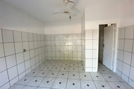 Casa térrea com salão comercial para venda no Santa Felícia.