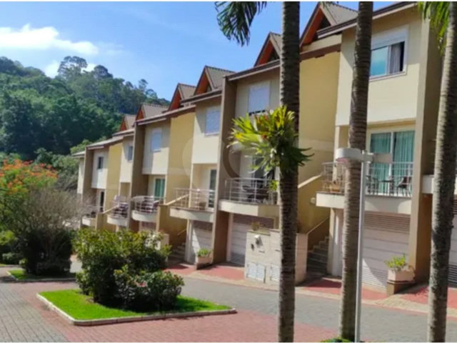Casa para alugar com 4 quartos, sendo 2 suítes,  no condomínio Floradas da Serra, São Paulo - SP