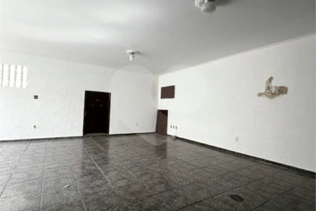 Sobrado à venda com 6 quartos, sendo 4 suítes,  em Vila Oliveira, Mogi das Cruzes, SP