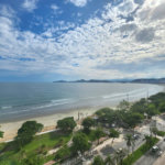 Apartamento Alto Padrão Frente Mar com 4 Dormitórios, 3 Suítes e 3 Vagas na Orla de Santos