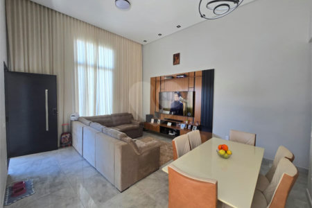 Casa à venda com 3 quartos, sendo 1 suíte, em Residencial Lago dos Ipês, Itapetininga, SP