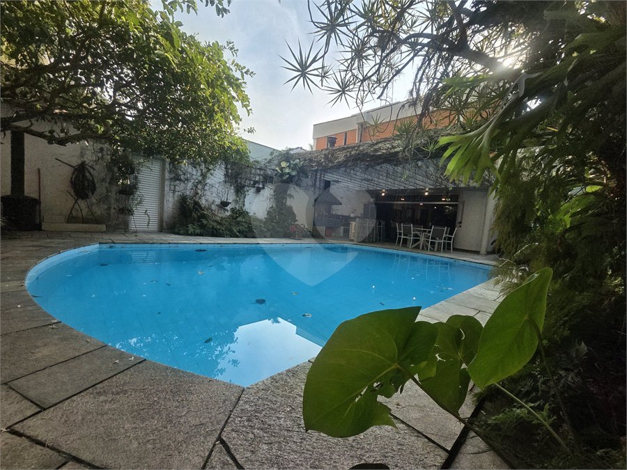 Sobrado à venda com 4 quartos, sendo 2 suítes,  em Jardim Marajoara, São Paulo, SP