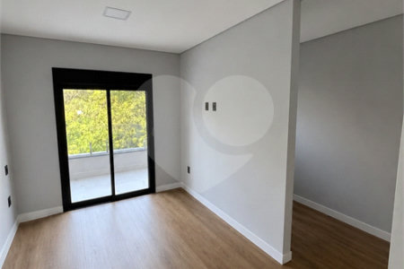 Casa à venda com 4 quartos, sendo 3 suítes, no condomínio Recanto dos Paturis, Vinhedo - SP