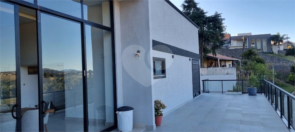 Casa à venda com 4 suítes no condomínio Osato, Atibaia - SP