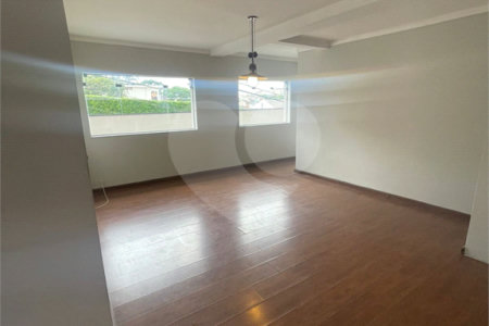 Sobrado à venda com 3 quartos, sendo 2 suítes,  em Vila Oliveira, Mogi das Cruzes, SP