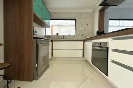 Sobrado à venda com 4 quartos, sendo 2 suítes,  em Vila Ipojuca, São Paulo, SP
