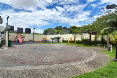Casa à venda com 3 quartos, sendo 1 suíte, no condomínio Residencial Jardins, São Bernardo do Campo - SP