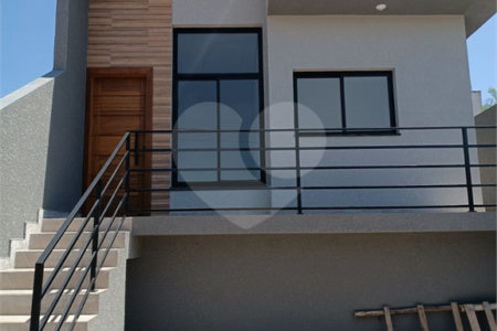 Casa à venda com 3 quartos, sendo 1 suíte, no condomínio Residencial Jardins da Catalunha, Atibaia - SP