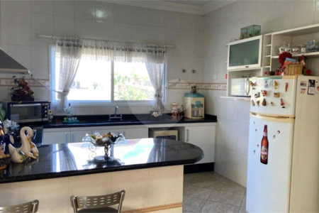 Casa à venda com 4 quartos, sendo 3 suítes, no condomínio Terras de Mont Serrat, Salto - SP
