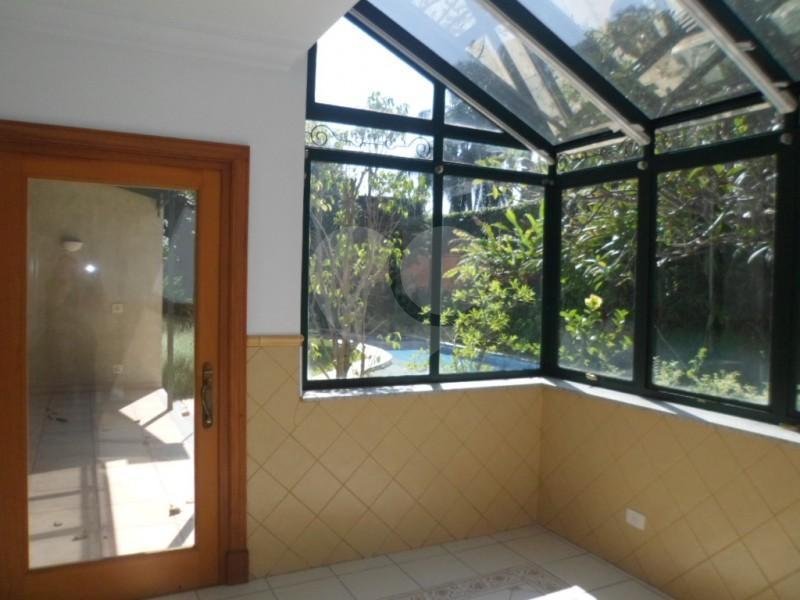 Casa à venda com 4 suítes no condomínio Jardim das Azaléias, São Paulo - SP