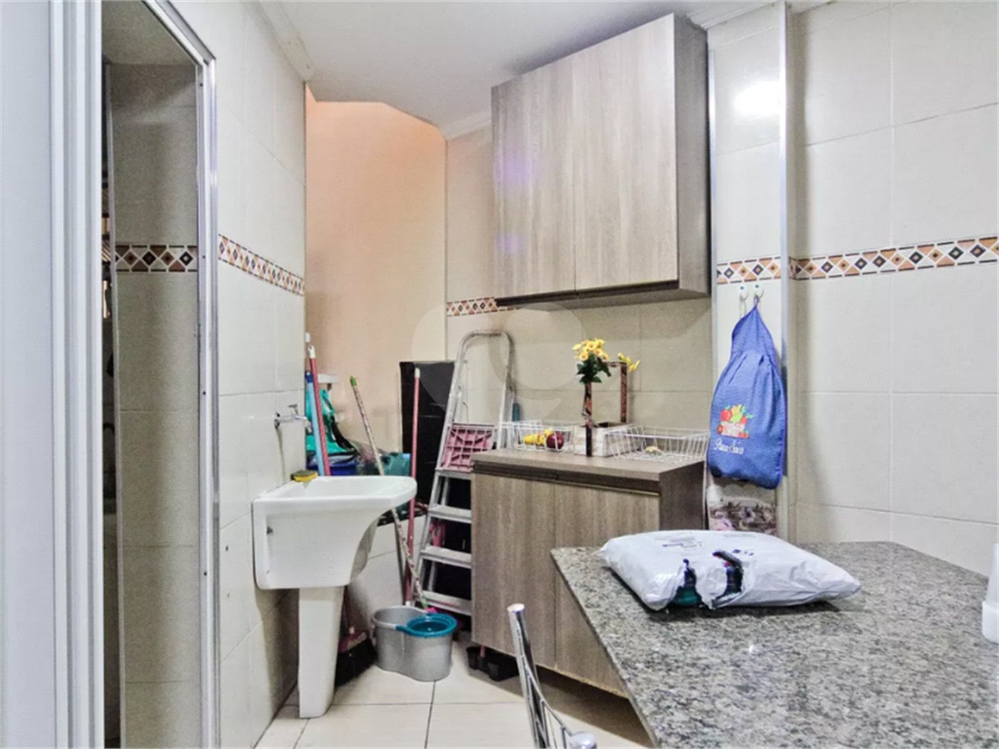 Salão à venda ou para alugar com 3 quartos, sendo 1 suíte, em Jardim Monjolo, São Paulo, SP