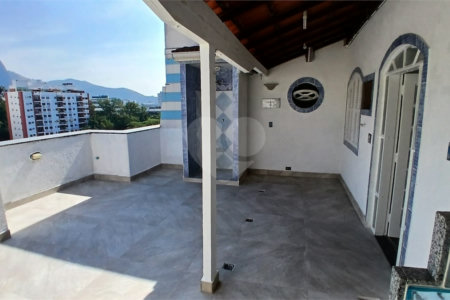 Cobertura à venda com 3 quartos, sendo 1 suíte, em Tijuca, Rio de Janeiro, RJ