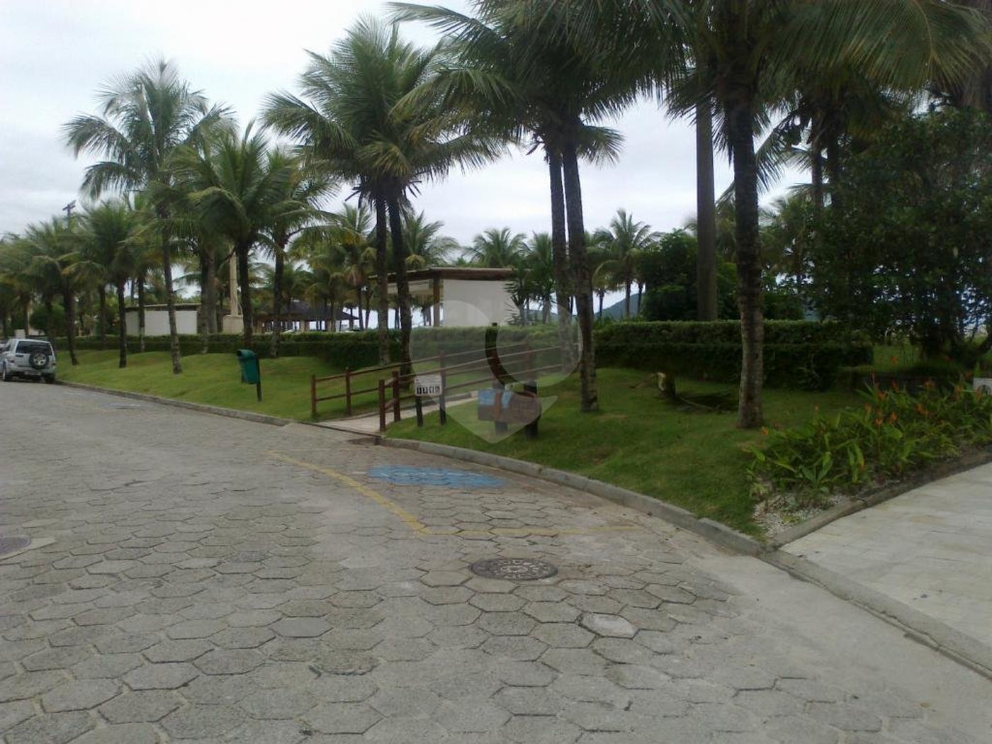 Sobrado à venda com 5 suítes em Enseada, Bertioga, SP
