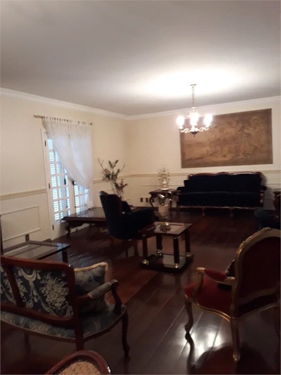 Casa à venda ou para alugar com 5 suítes em Jardim Leonor, São Paulo, SP