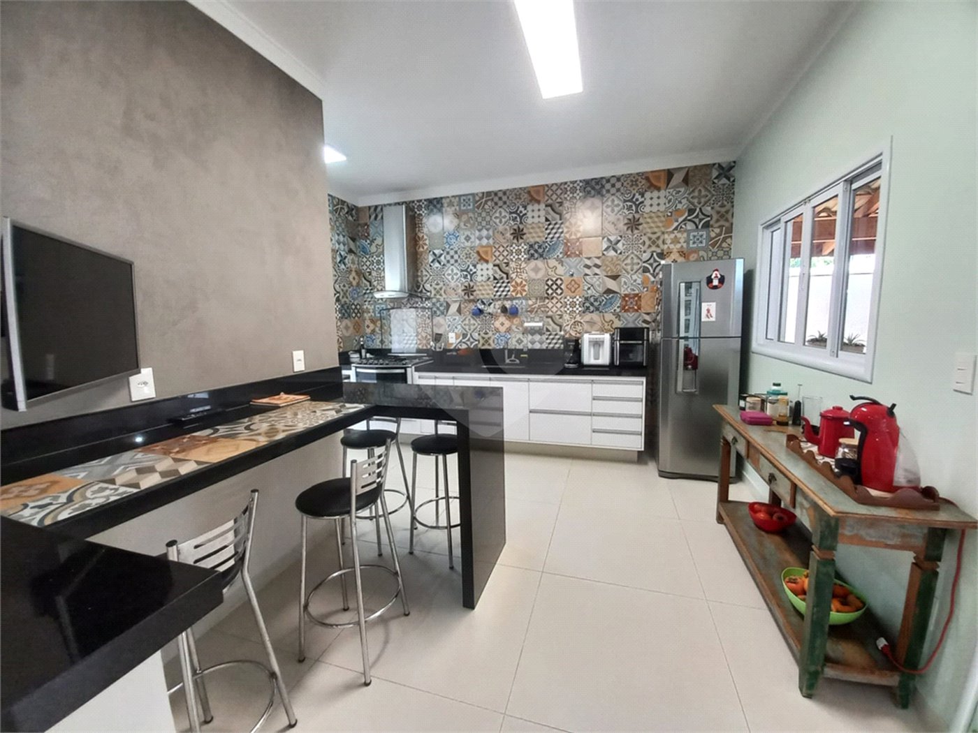 Casa à venda com 3 quartos, sendo 1 suíte, no condomínio São Domingos, Valinhos - SP