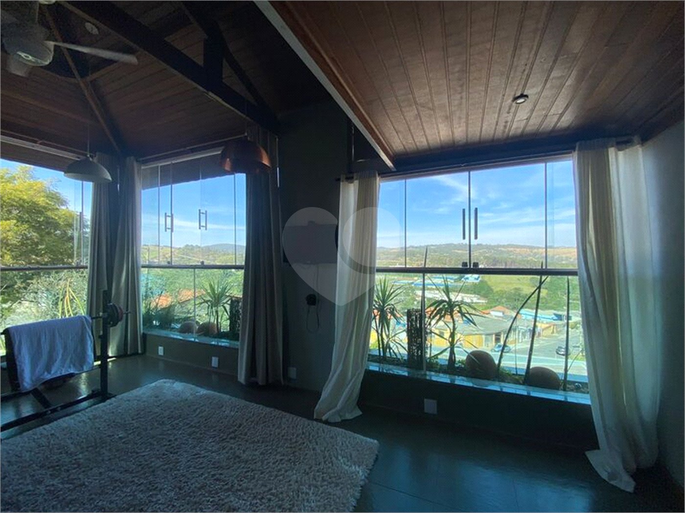Casa à venda com 3 suítes em Taboão, São Roque, SP