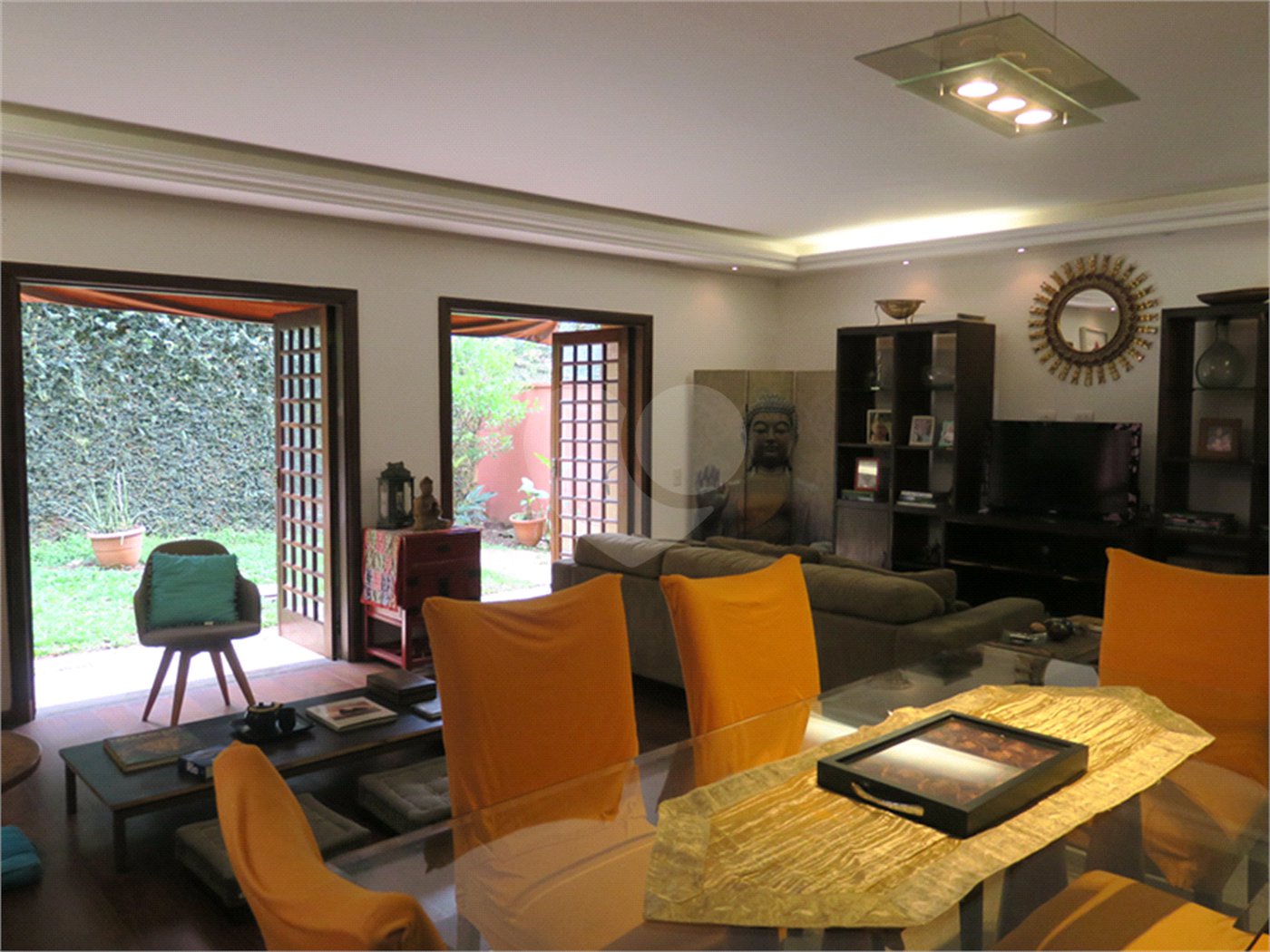 Casa à venda com 4 quartos, sendo 2 suítes, no condomínio Vila das Flores, São Paulo - SP
