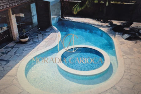 Casa à venda com 4 suítes em Jardim Peró, Cabo Frio, RJ