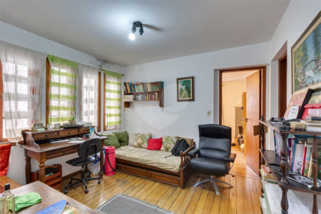 Sobrado à venda com 4 quartos, sendo 2 suítes, em Chácara Santo Antônio, São Paulo, SP
