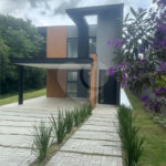 Casa à venda com 4 suítes no condomínio Figueira Garden, Atibaia - SP